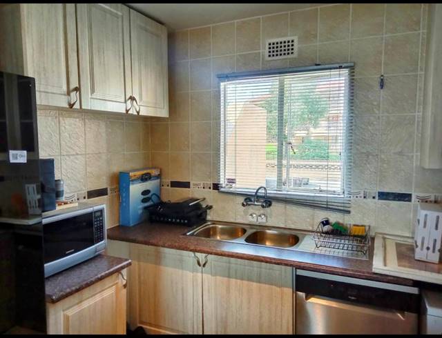 2 BEDROOM APARTMENT FOR SALE IN PRIMROSE HILL